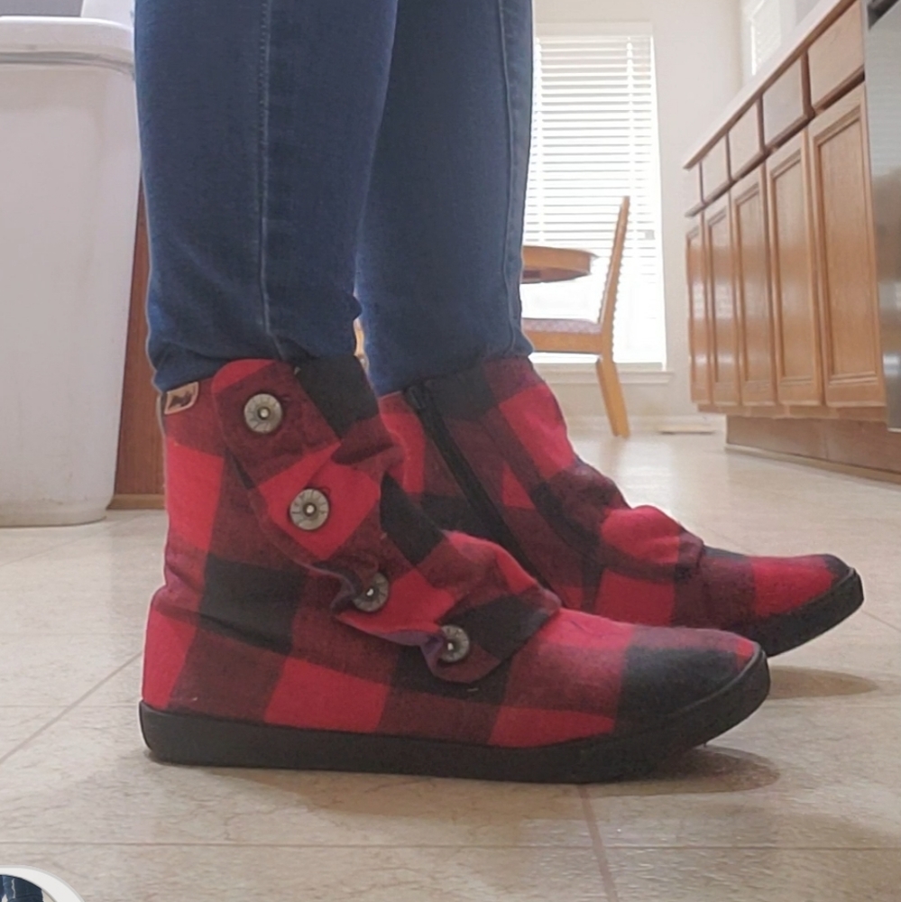 Blowfish 7.5 red checkered sweater hooded shoe faux buttons zip closure